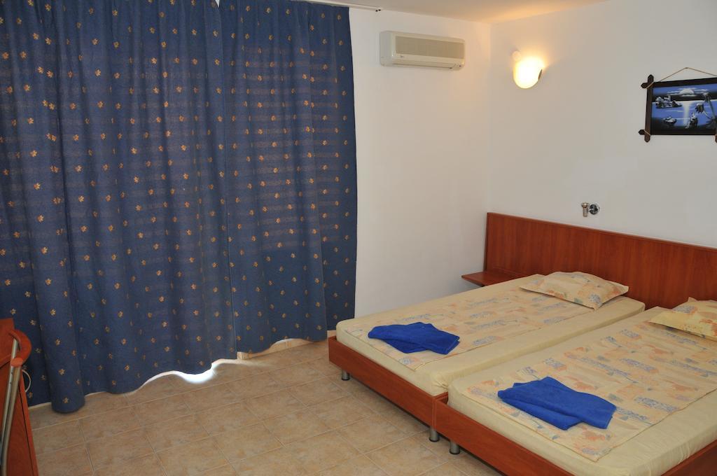 Siana Hotel Sveti Vlas Oda fotoğraf